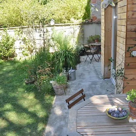 Chambres D'hotes Hors-scene Bed & Breakfast *