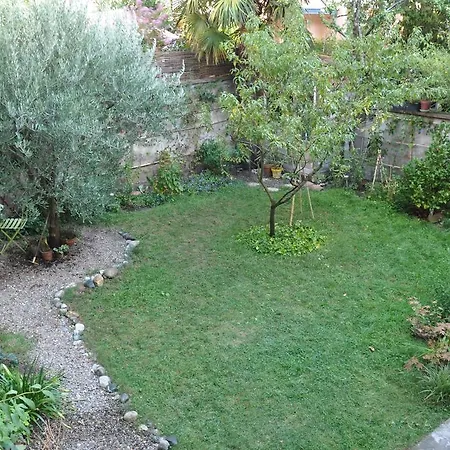 Chambres D'hotes Hors-scene Bed & Breakfast